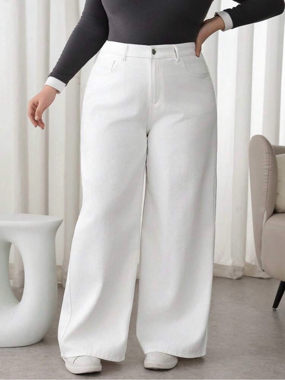 Wide-Leg Women's Jeans in White Relaxed Flare Style